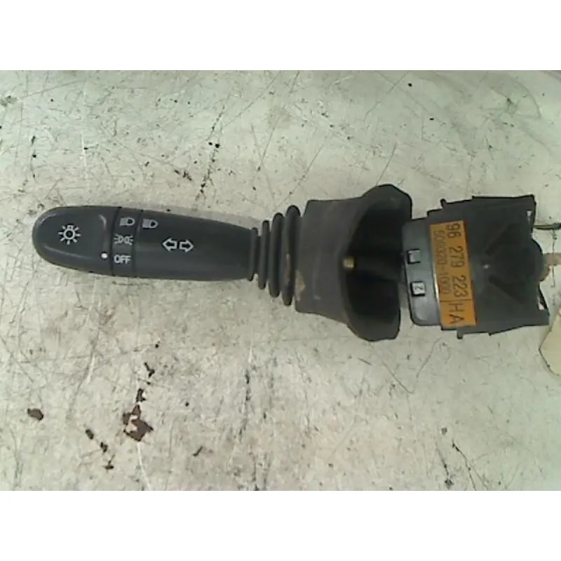 Commodo phare Daewoo REZZO (2004)
